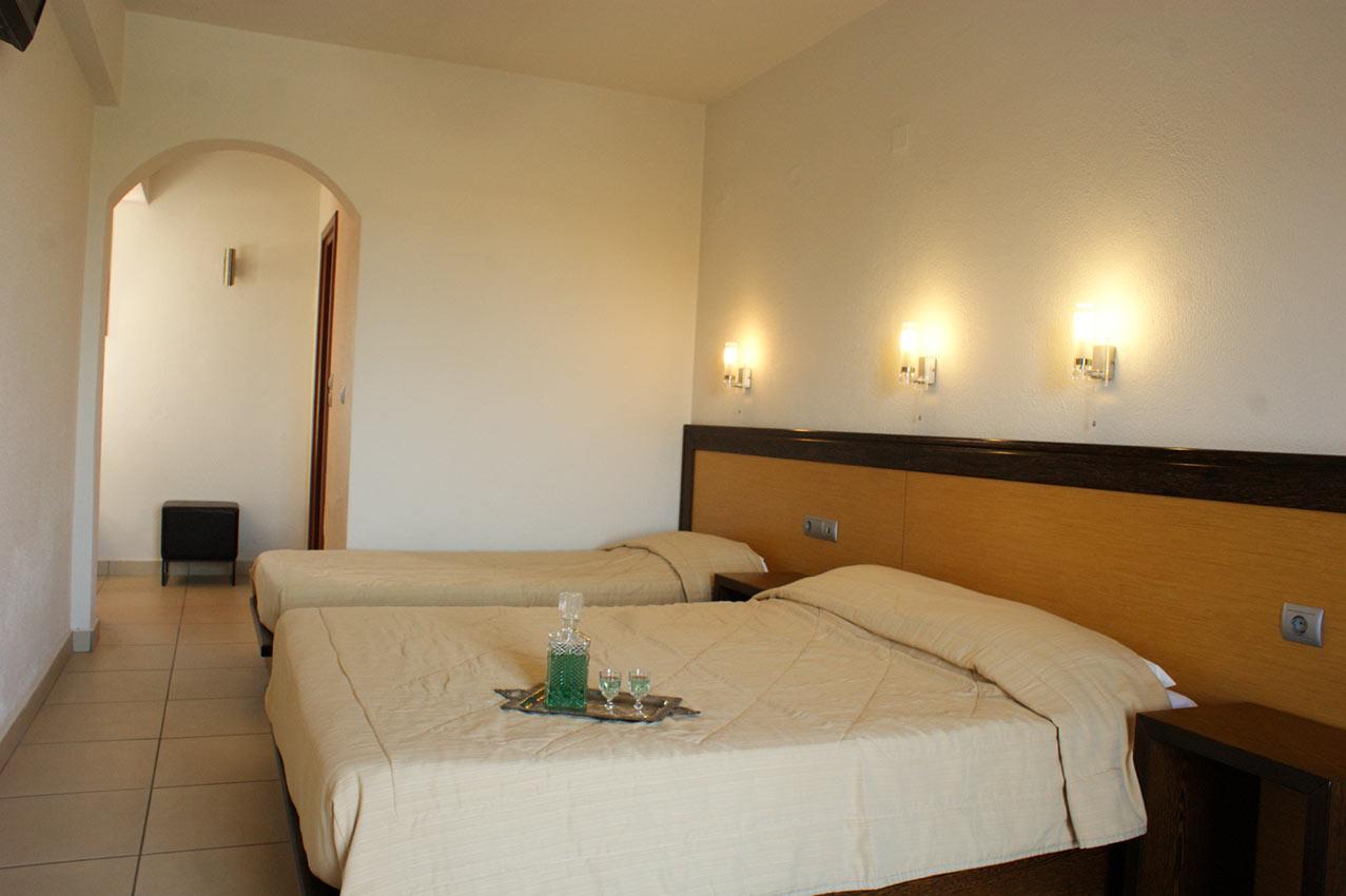 Aposperides Hotel Livadi  المظهر الخارجي الصورة